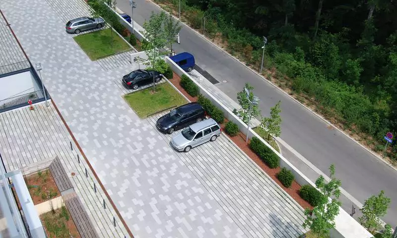 Общественная крыша с доступом для грузовых автомобилей